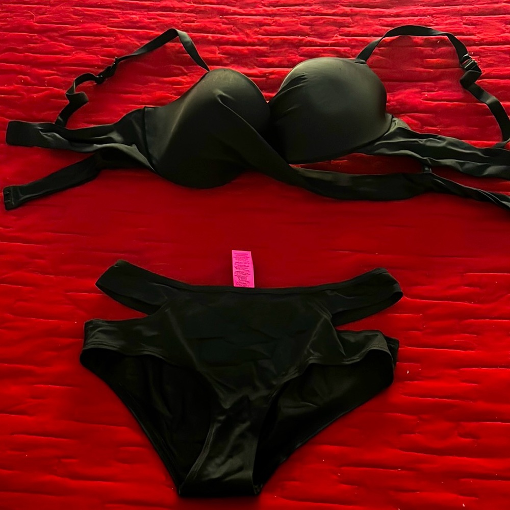 Black bikini